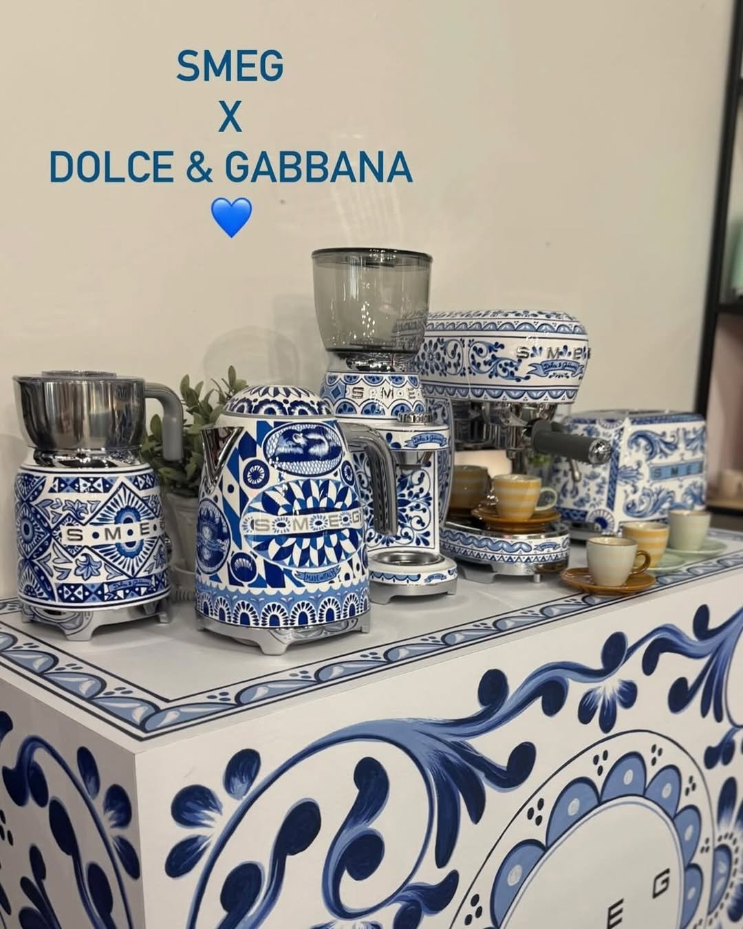 Modern 1.7L Dolce and Gabbanna Smeg Kettle