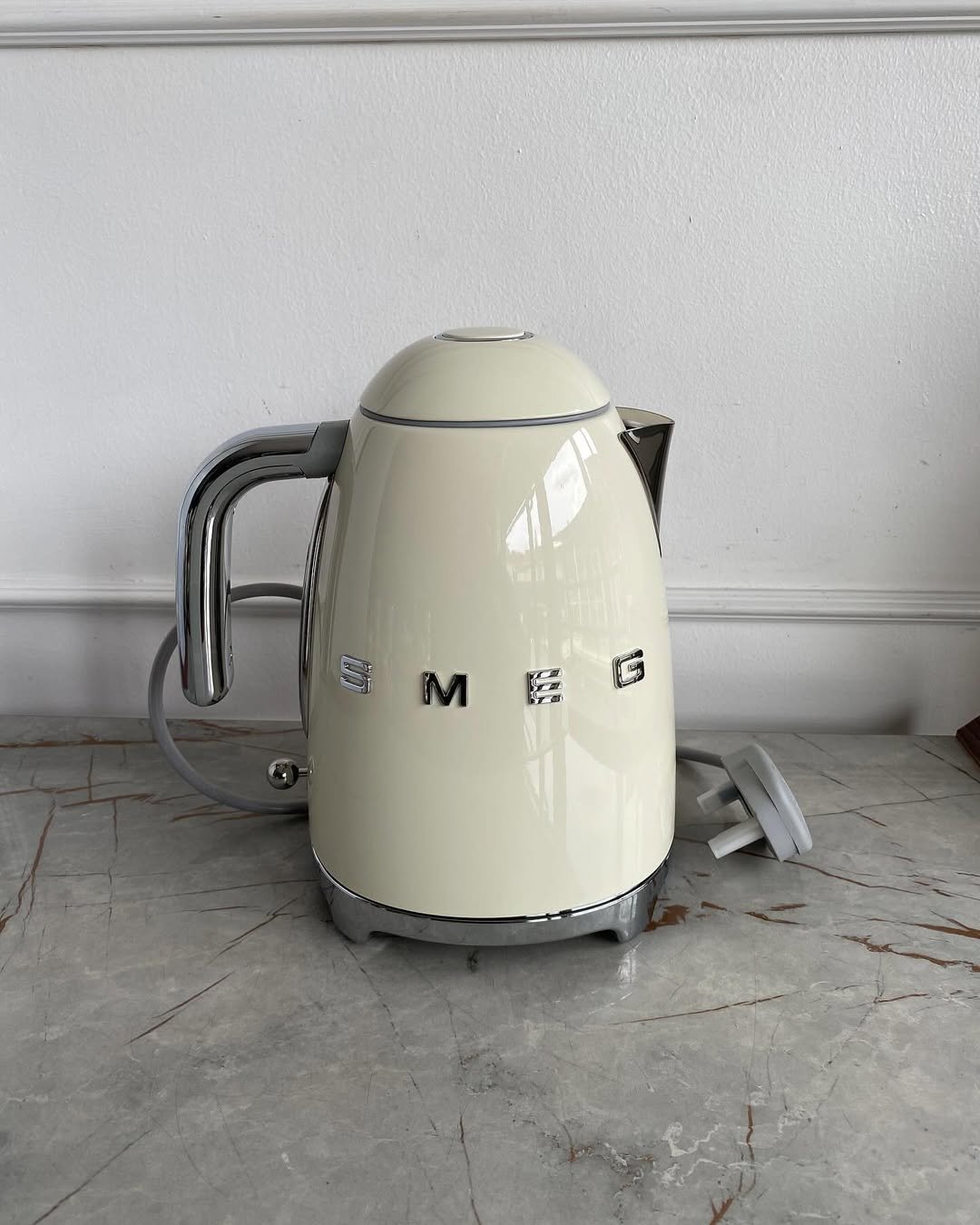New and Original Cream Smeg 1.7L Kettle