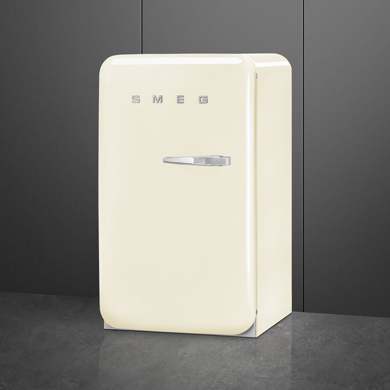Smeg FAB10HLCR6 Cream Minibar Refrigerator, view 4